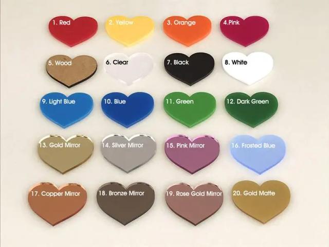 Suporte Personalizado para Bebidas de Casamento em Acrílico Dourado com Nome - Elegância para Coquetéis e Aniversários