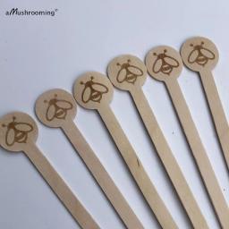 100 pçs mel abelha agitadores de madeira personalizado gravado bebida swizzle agitar varas de café redondas - Image 1