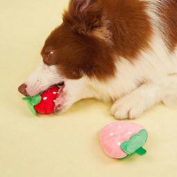 Pelúcia mastigação brinquedo para cão, morango design, Pet moendo os dentes, squeaky, Abastecimento interativo, bonito, 1pc - Image 2