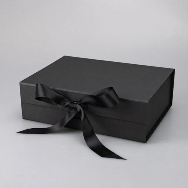 Caixa de Presente Personalizada com Nome e Fita para Casamento - Keepsake Box Luxuosa em Branco, Preto e Rosa