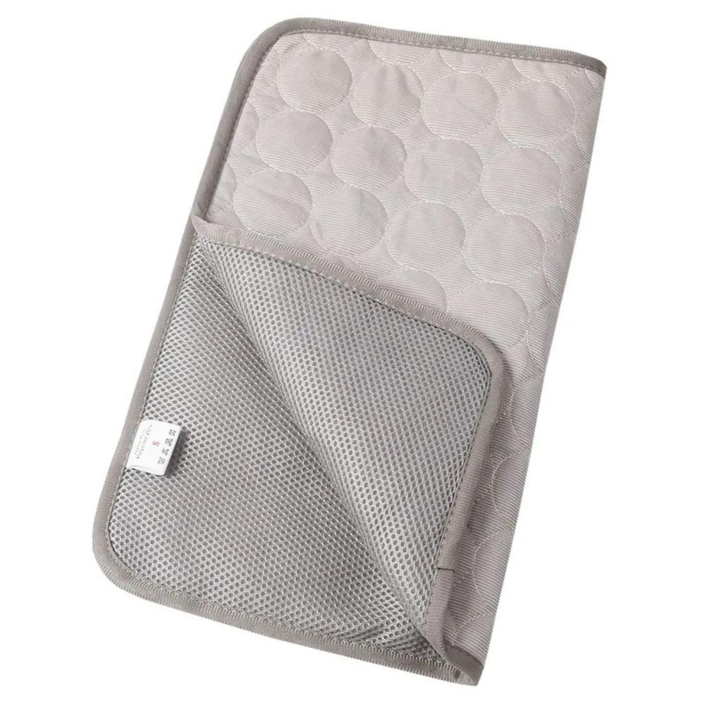 Esteira de resfriamento para animais de estimação, almofada para cães e gatos, seda fria, colchão à prova de umidade, cama para animais pequenos, almofada de verão, 5 tamanhos - Image 1