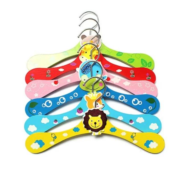 Conjunto de 6 Cabides de Madeira com Desenhos Animados para Bebês - Organizador de Roupas e Decoração do Quarto Infantil