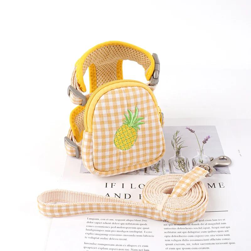 Cute morango colete gato arnês, mochila respirável, alça de peito ajustável, pet tração corda conjunto, trela do cão suprimentos - Image 1