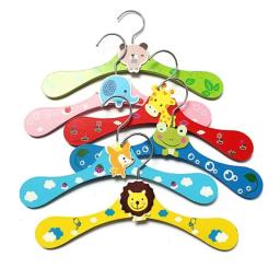6 pçs/set dos desenhos animados de madeira cabides de roupas do bebê, bonito trajes cremalheiras, mini bebê criança armário organizador decoração do quarto para crianças presente - Image 4
