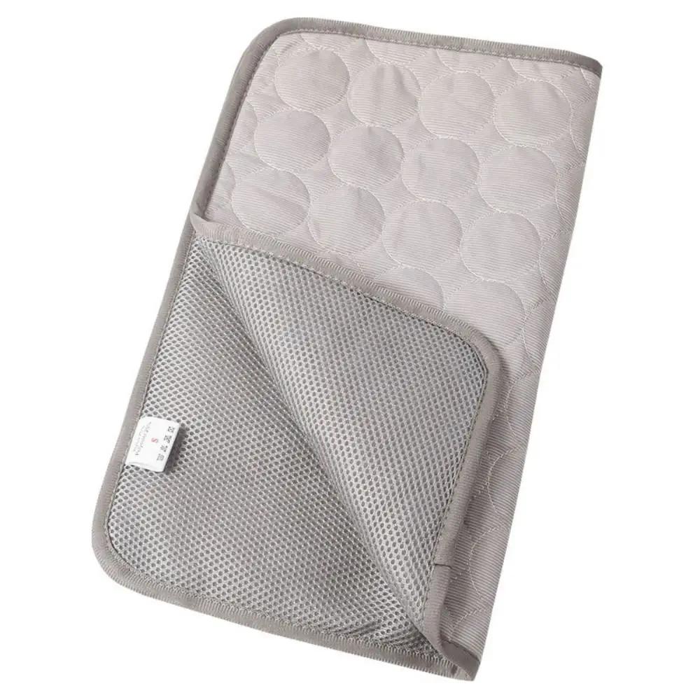 Esteira de resfriamento para animais de estimação, almofada para cães e gatos, seda fria, colchão à prova de umidade, cama para animais pequenos, almofada de verão, 5 tamanhos - Image 1