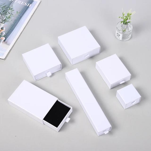 Caixa de Armazenamento para Jóias em Preto e Branco: A Embalagem Perfeita para Presentes de Casamento e Aniversário
