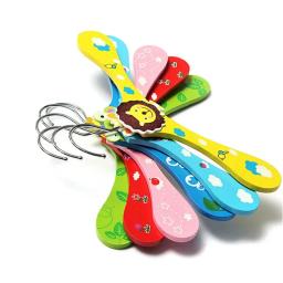 6 pçs/set dos desenhos animados de madeira cabides de roupas do bebê, bonito trajes cremalheiras, mini bebê criança armário organizador decoração do quarto para crianças presente - Image 5