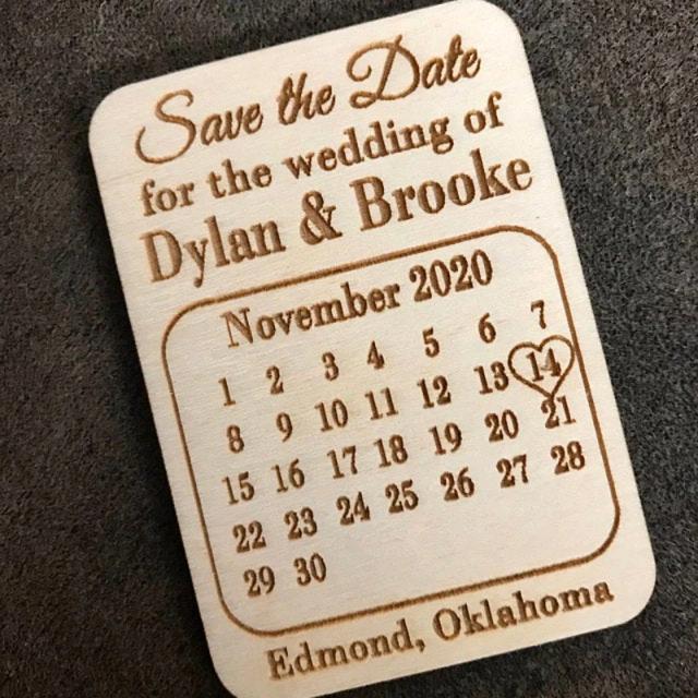 Lembranças de Casamento Personalizadas: Calendário Gravado, Imãs de Madeira e Decoração para Convidados